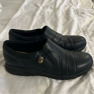 Clarks women’s size 8.5 black slip on shoes.  Very comfortable.